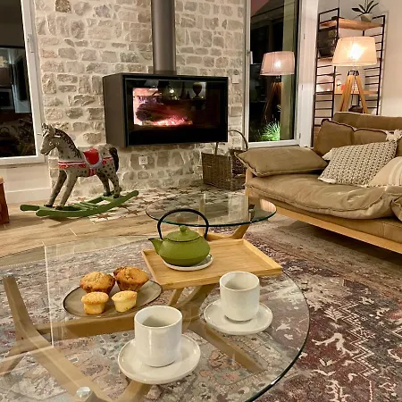 De Charme Le Clos De La Fontaine Piscine & بيت ضيافة 4*