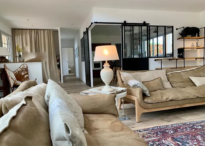 De Charme Le Clos De La Fontaine Piscine & Pensión