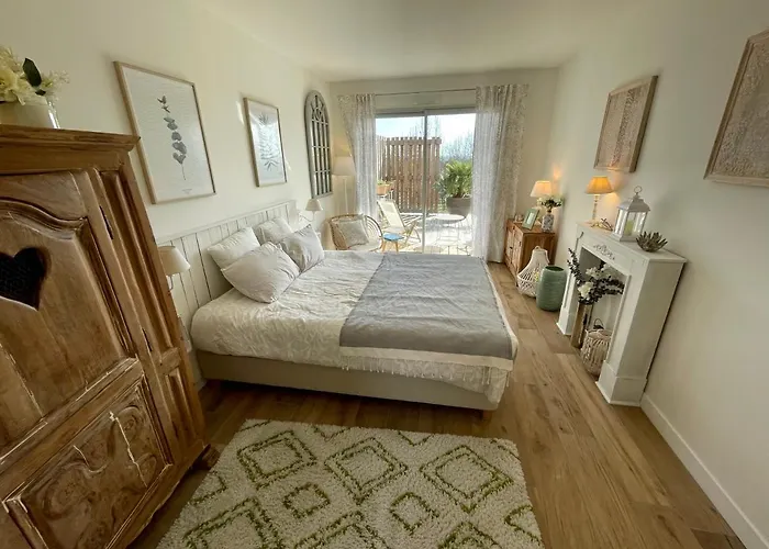 De Charme Le Clos De La Fontaine Piscine & Pensión