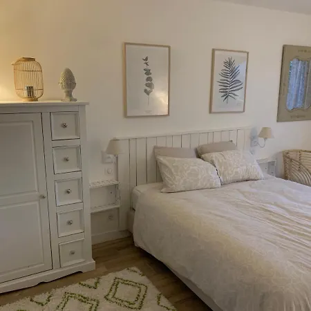 De Charme Le Clos De La Fontaine Piscine & Gæstehus