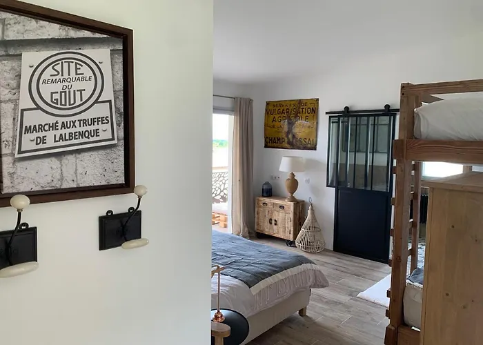 De Charme Le Clos De La Fontaine Piscine & Penzion