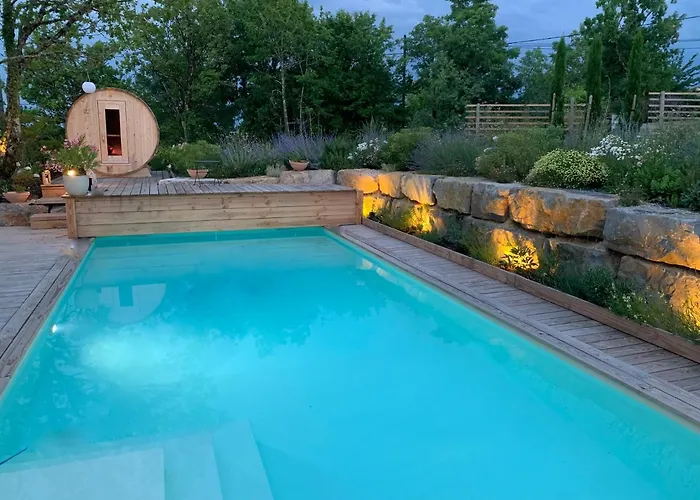 De Charme Le Clos De La Fontaine Piscine & ゲストハウス 4*