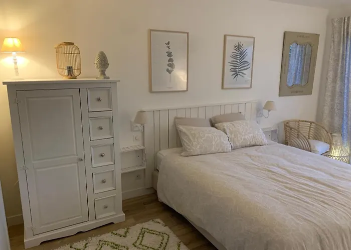 De Charme Le Clos De La Fontaine Piscine & Гостевой дом