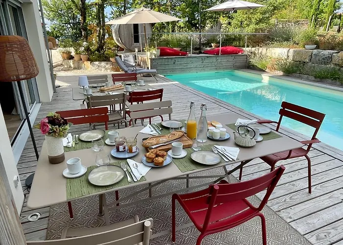 De Charme Le Clos De La Fontaine Piscine & Penzion